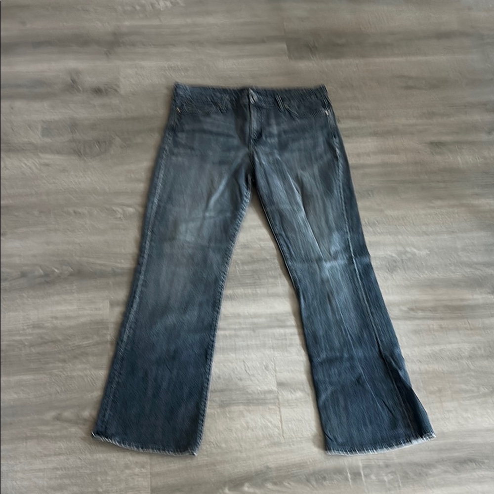 KUT from the kloth Stylish Flared Jeans. Size 31